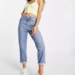 new look petite waist enhance mom jeans in light blue